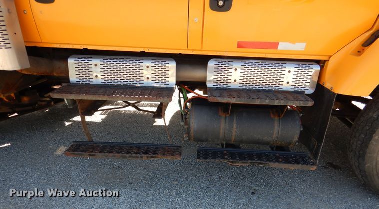 image for item DM1377 2005 International WorkStar 7400  Crew Cab dump truck