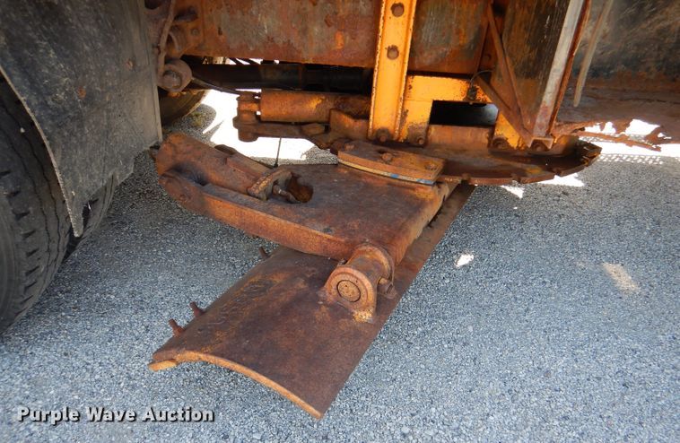 image for item DM1377 2005 International WorkStar 7400  Crew Cab dump truck