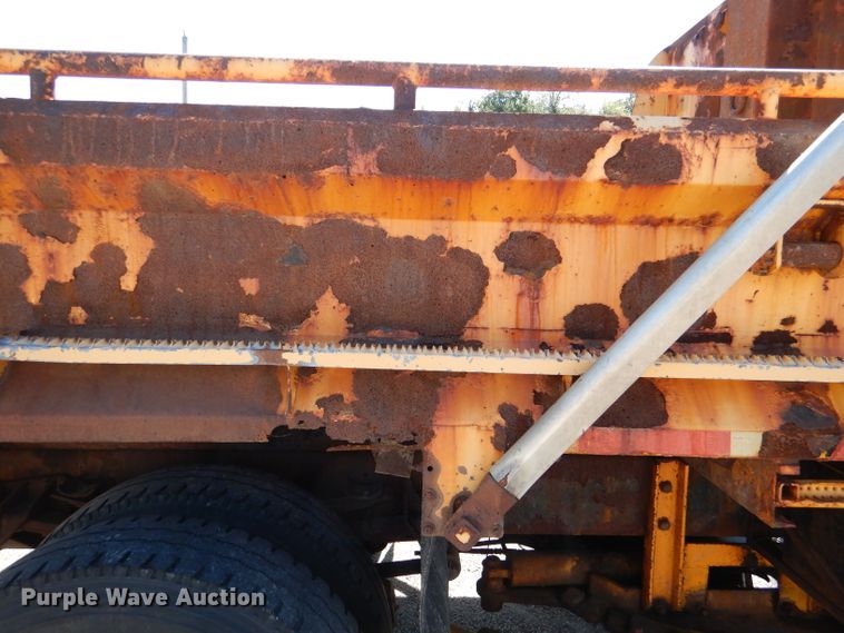 image for item DM1377 2005 International WorkStar 7400  Crew Cab dump truck