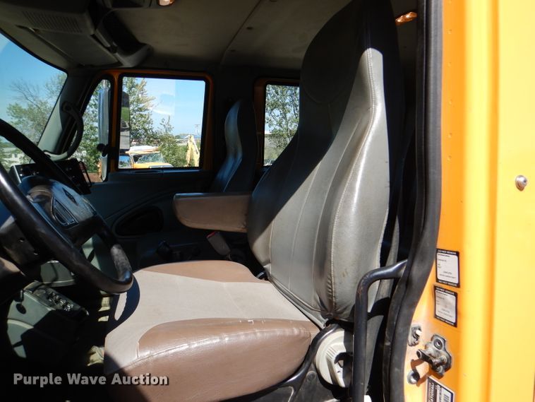 image for item DM1377 2005 International WorkStar 7400  Crew Cab dump truck