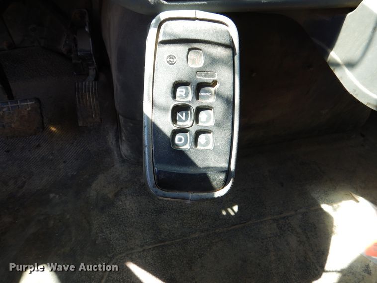 image for item DM1377 2005 International WorkStar 7400  Crew Cab dump truck