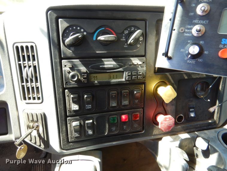 image for item DM1377 2005 International WorkStar 7400  Crew Cab dump truck