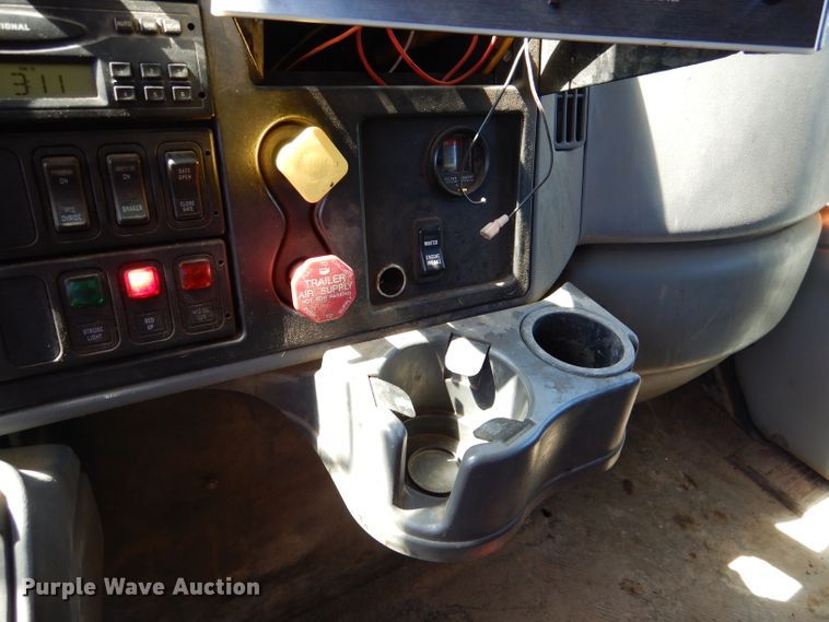 image for item DM1377 2005 International WorkStar 7400  Crew Cab dump truck