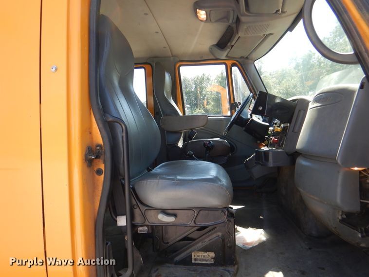 image for item DM1377 2005 International WorkStar 7400  Crew Cab dump truck