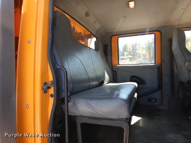 image for item DM1377 2005 International WorkStar 7400  Crew Cab dump truck