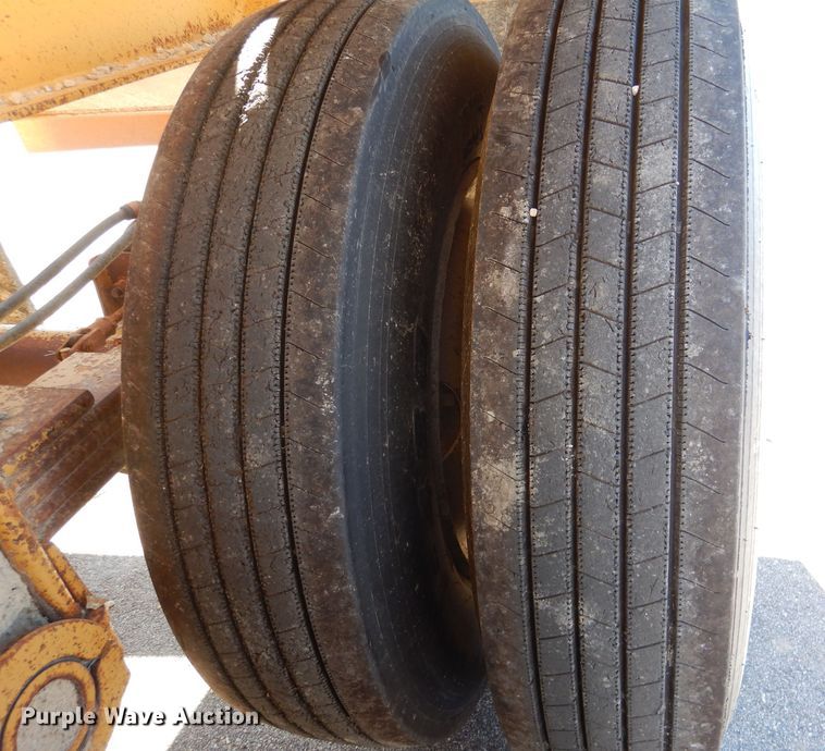 image for item DN5362 1995 Load King 2060-40-2  bottom dump trailer