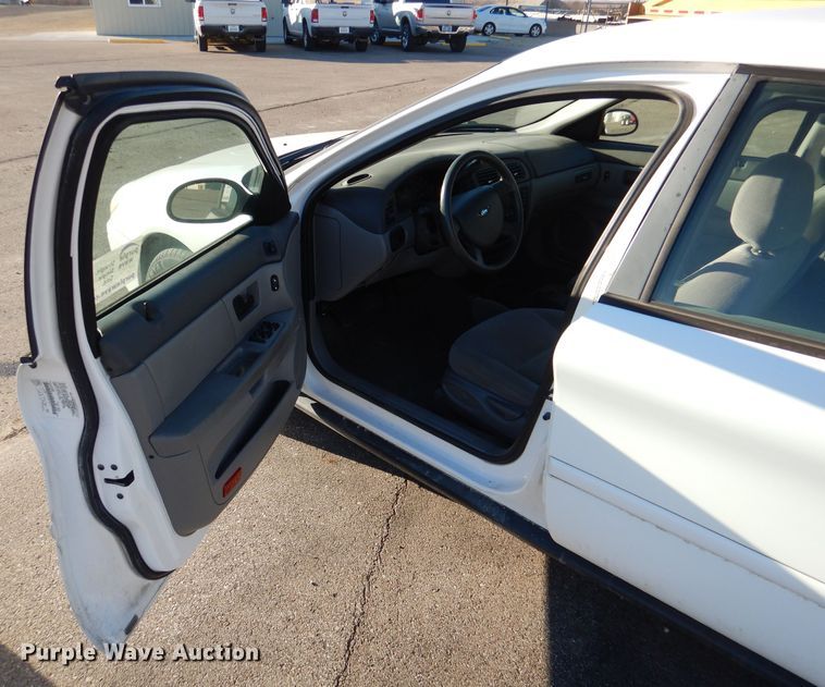 image for item DN5365 2005 Ford Taurus SE