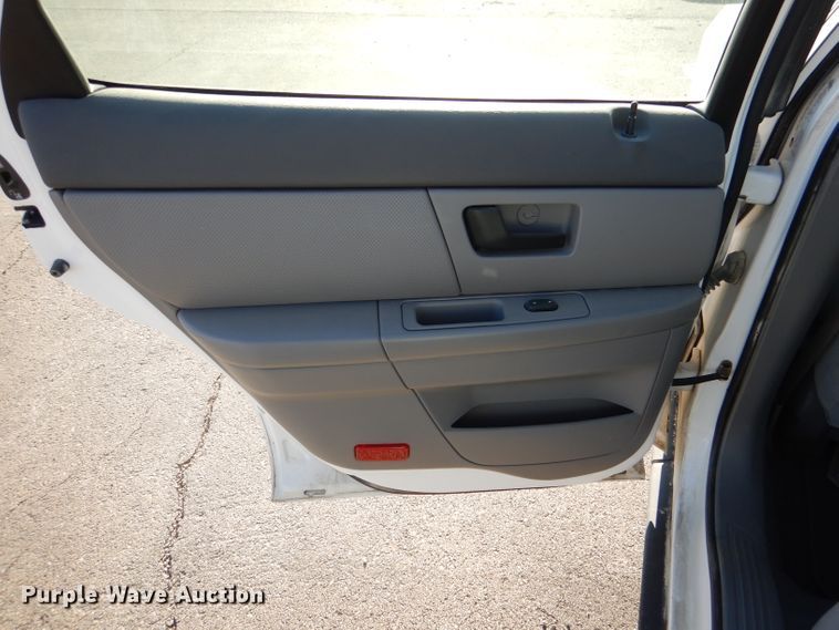 image for item DN5365 2005 Ford Taurus SE