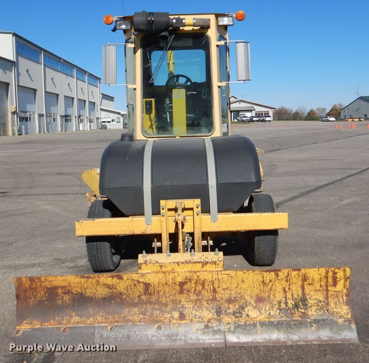 image for item DN5370 2008 Superior DT80C  broom