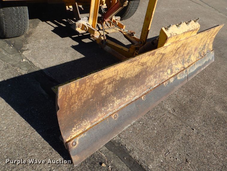 image for item DN5370 2008 Superior DT80C  broom