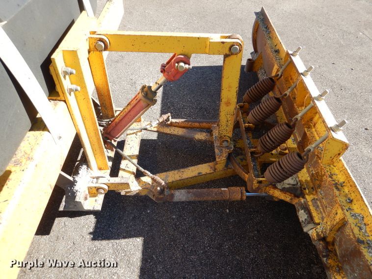 image for item DN5370 2008 Superior DT80C  broom