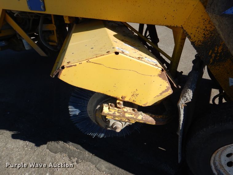 image for item DN5370 2008 Superior DT80C  broom