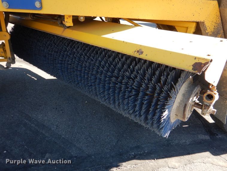 image for item DN5370 2008 Superior DT80C  broom