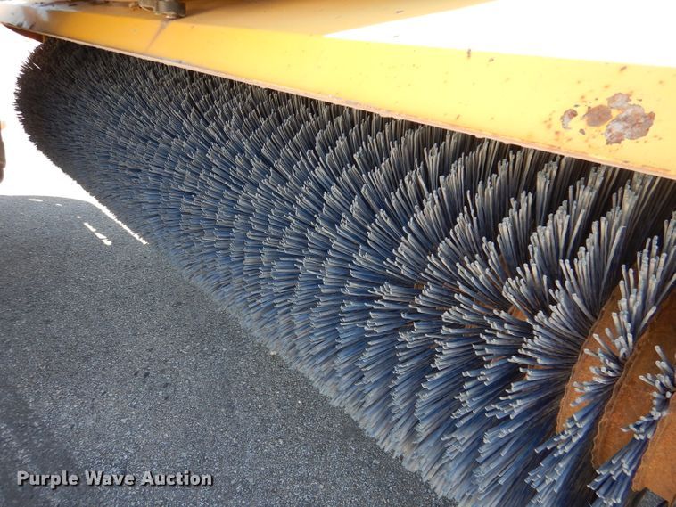 image for item DN5370 2008 Superior DT80C  broom