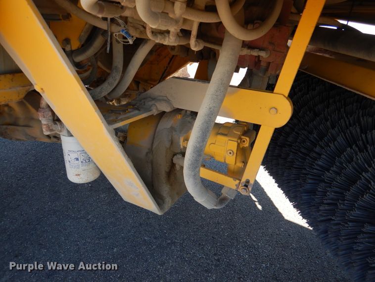 image for item DN5370 2008 Superior DT80C  broom