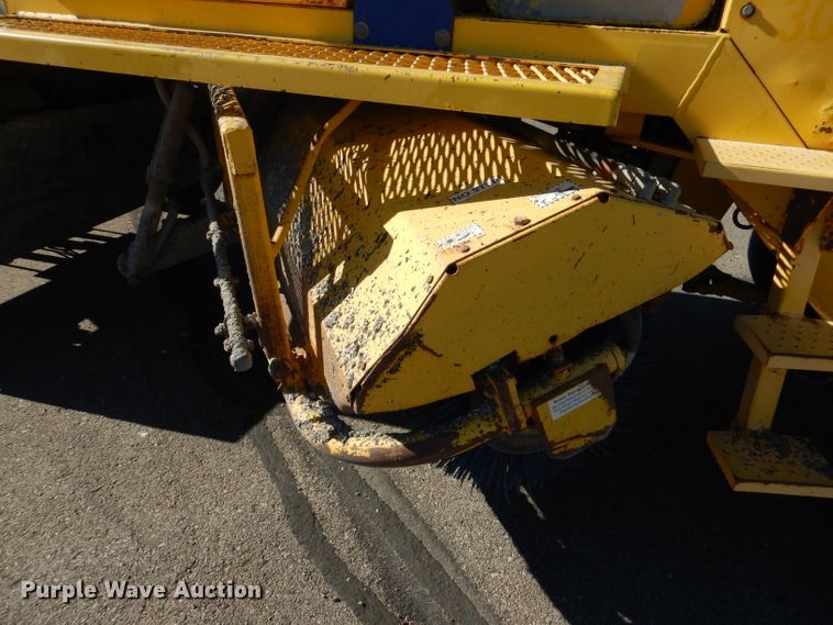 image for item DN5370 2008 Superior DT80C  broom