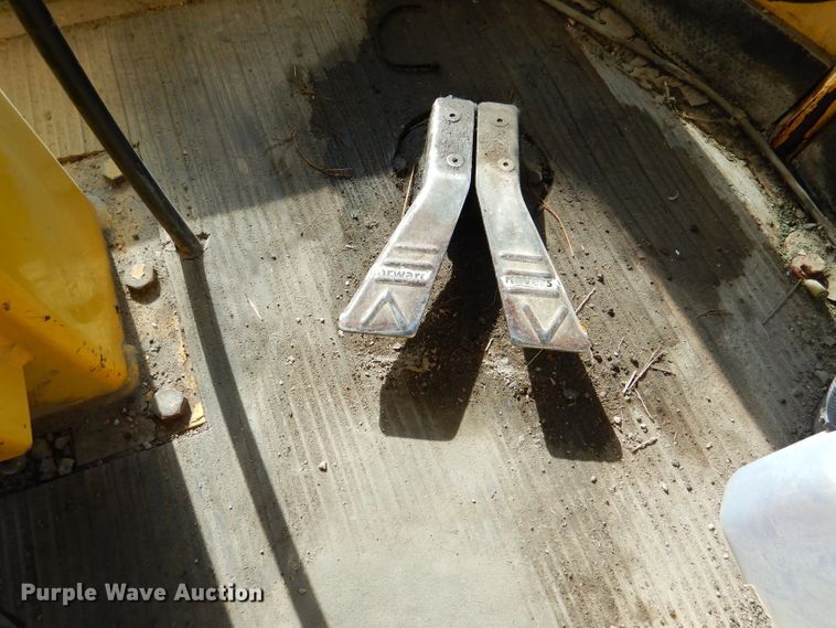 image for item DN5370 2008 Superior DT80C  broom