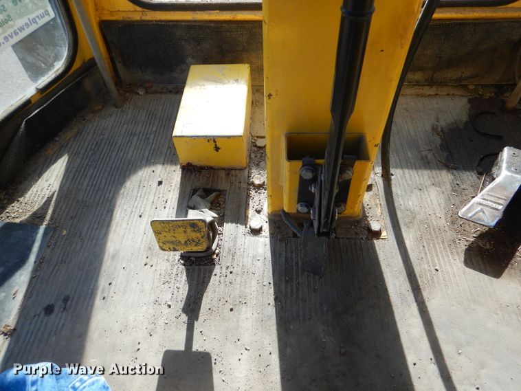 image for item DN5370 2008 Superior DT80C  broom