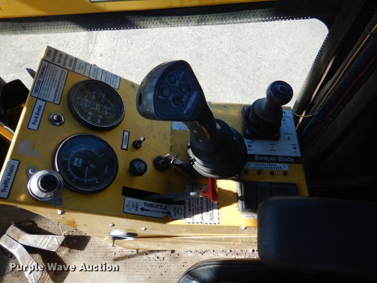 image for item DN5370 2008 Superior DT80C  broom