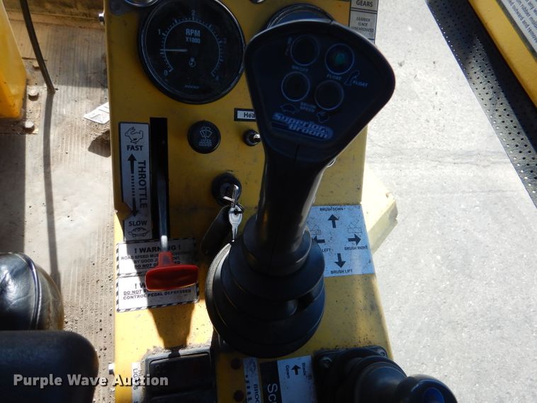 image for item DN5370 2008 Superior DT80C  broom