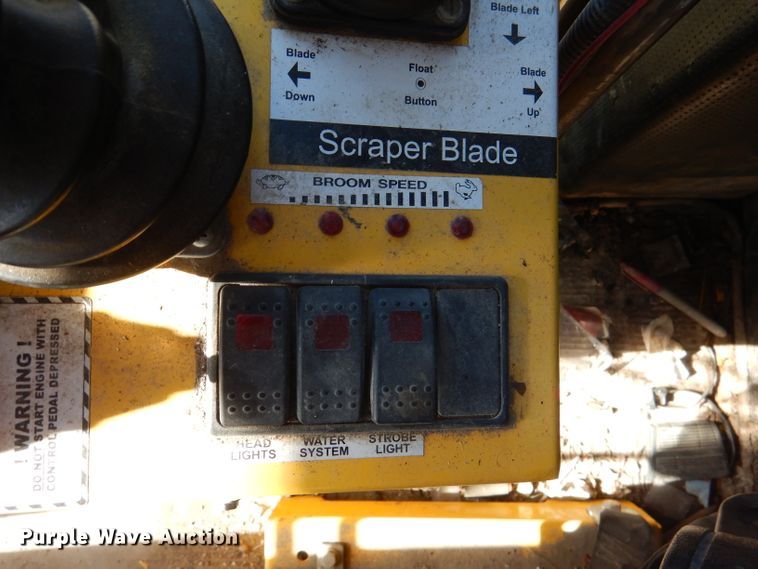 image for item DN5370 2008 Superior DT80C  broom