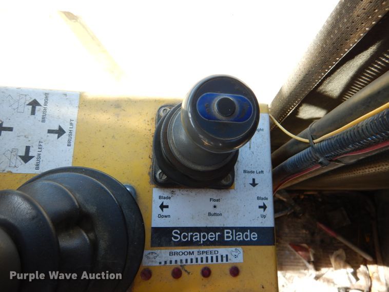 image for item DN5370 2008 Superior DT80C  broom