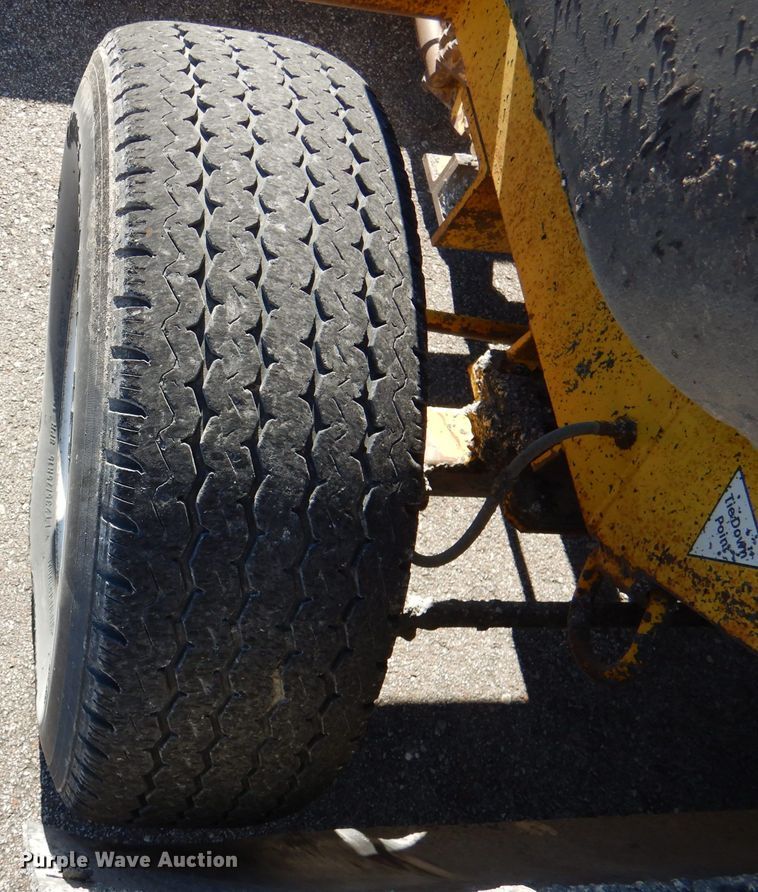 image for item DN5370 2008 Superior DT80C  broom