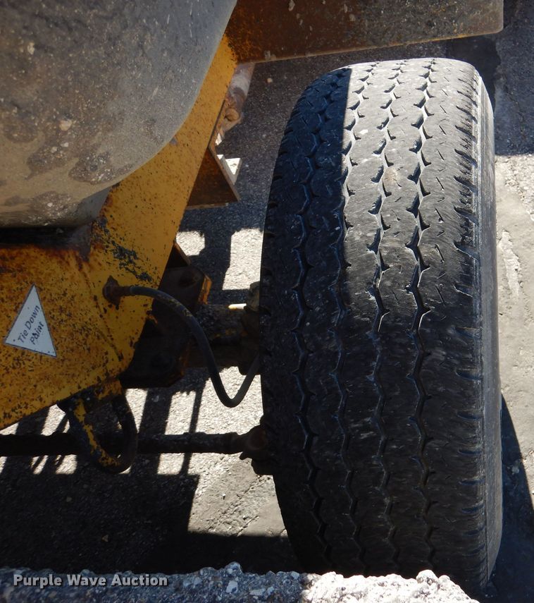 image for item DN5370 2008 Superior DT80C  broom