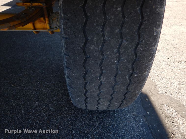 image for item DN5370 2008 Superior DT80C  broom