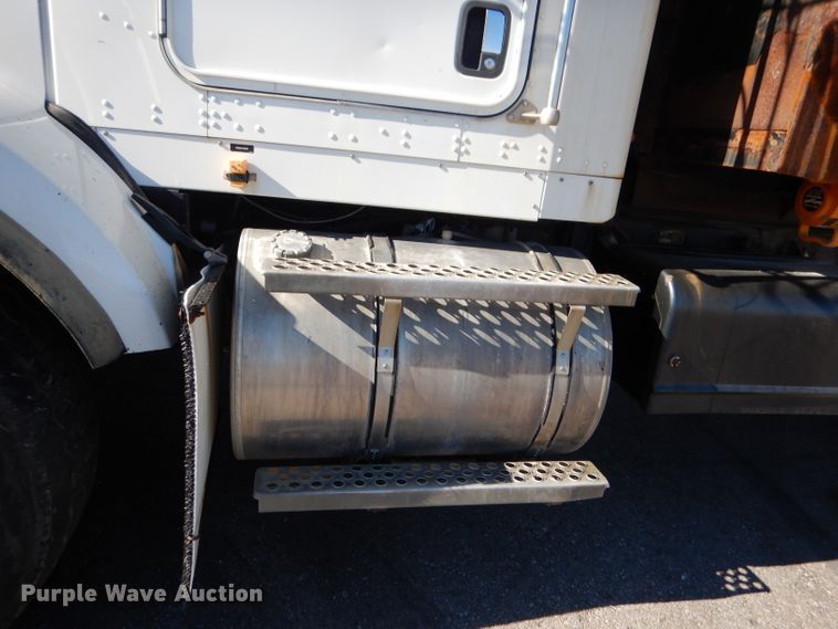 image for item DN5371 2010 Kenworth T800  dump truck