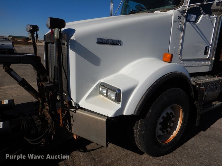 image for item DN5371 2010 Kenworth T800  dump truck