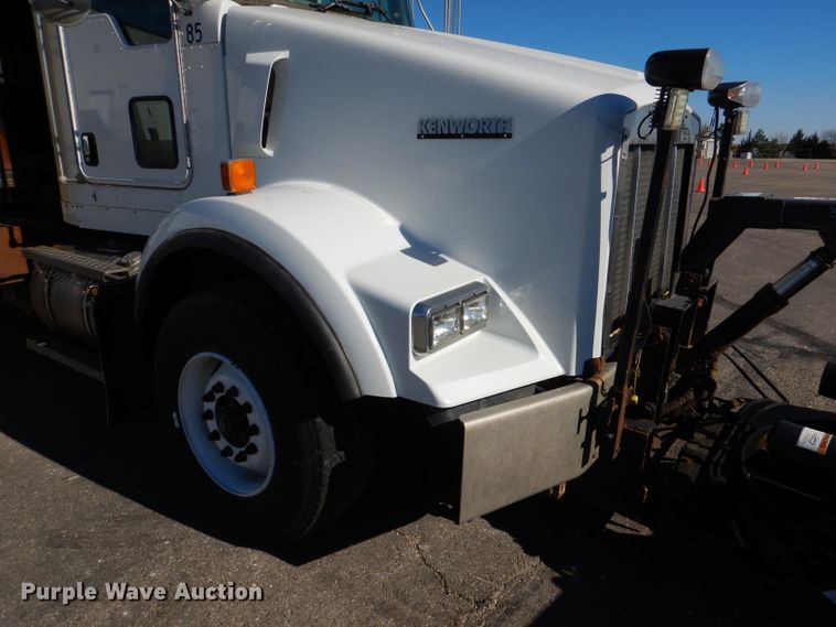 image for item DN5371 2010 Kenworth T800  dump truck