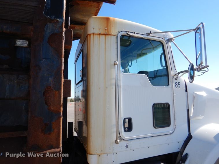 image for item DN5371 2010 Kenworth T800  dump truck