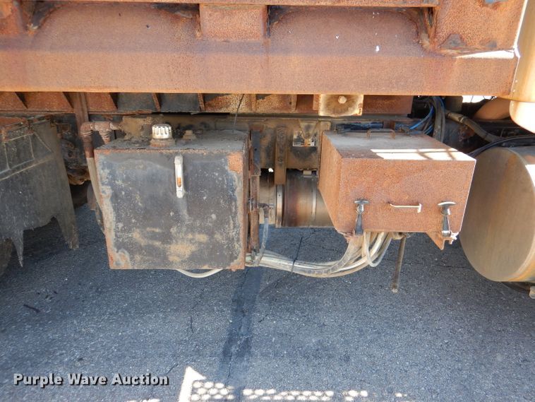 image for item DN5371 2010 Kenworth T800  dump truck