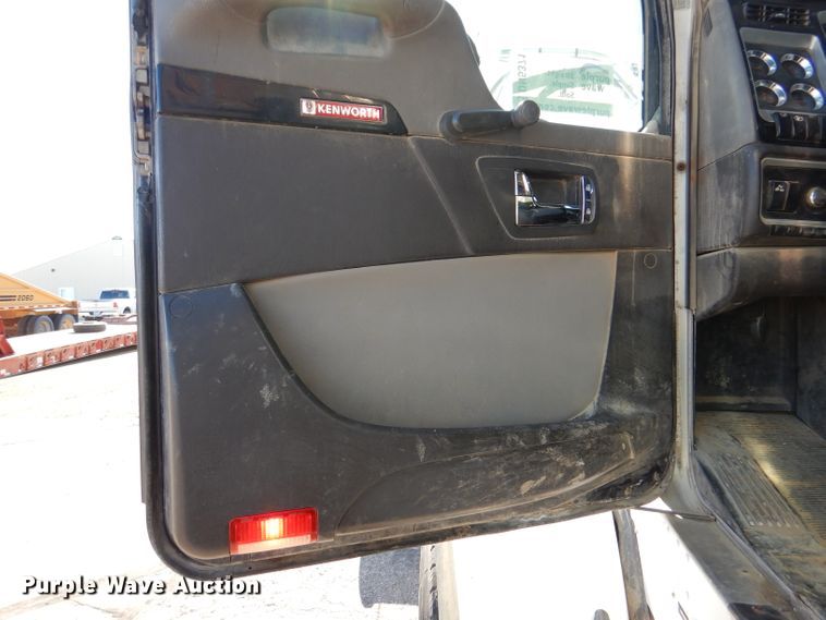 image for item DN5371 2010 Kenworth T800  dump truck