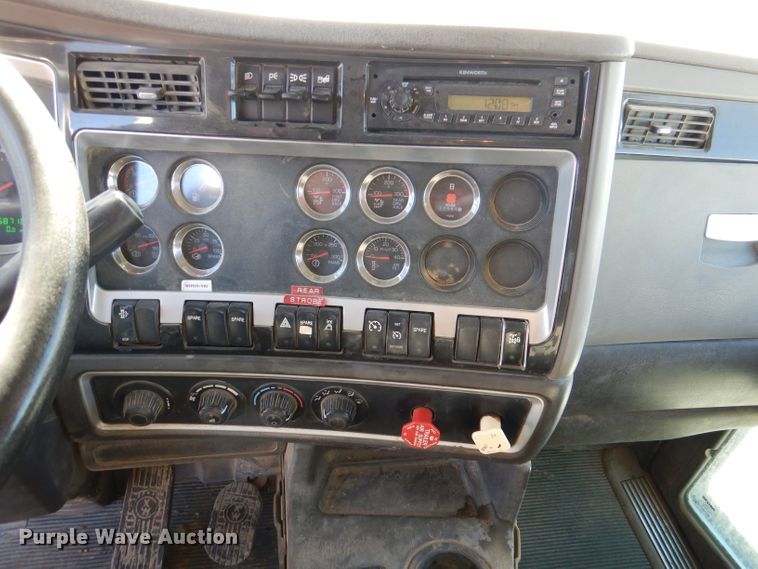 image for item DN5371 2010 Kenworth T800  dump truck