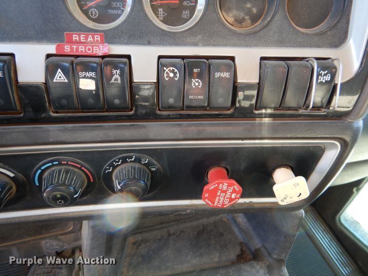 image for item DN5371 2010 Kenworth T800  dump truck