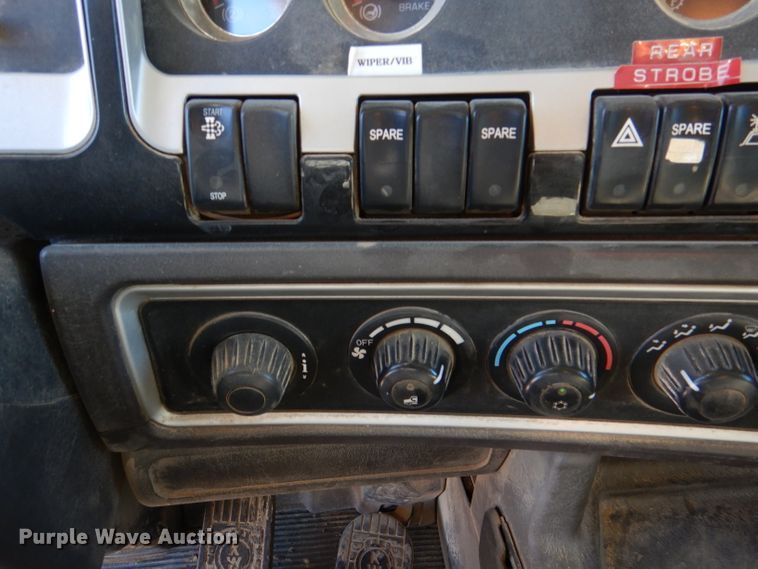 image for item DN5371 2010 Kenworth T800  dump truck