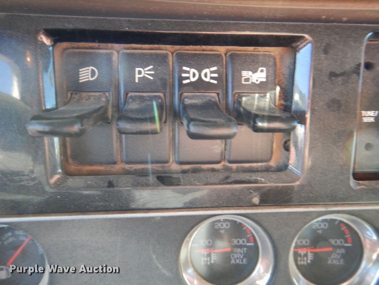 image for item DN5371 2010 Kenworth T800  dump truck