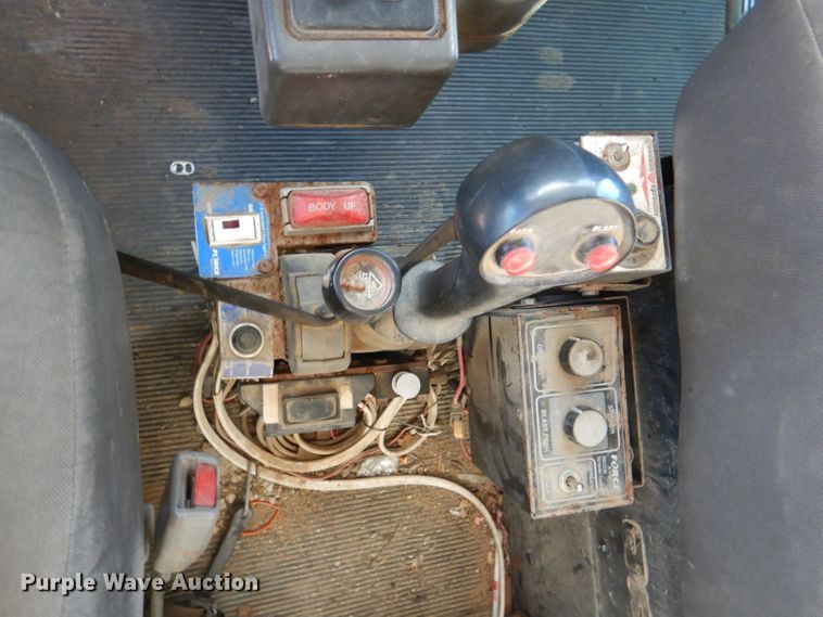 image for item DN5371 2010 Kenworth T800  dump truck