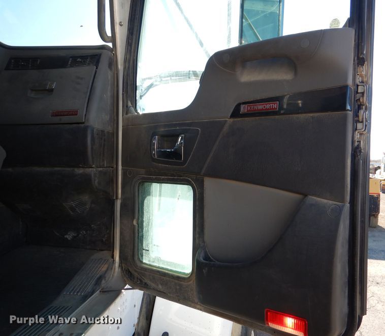 image for item DN5371 2010 Kenworth T800  dump truck