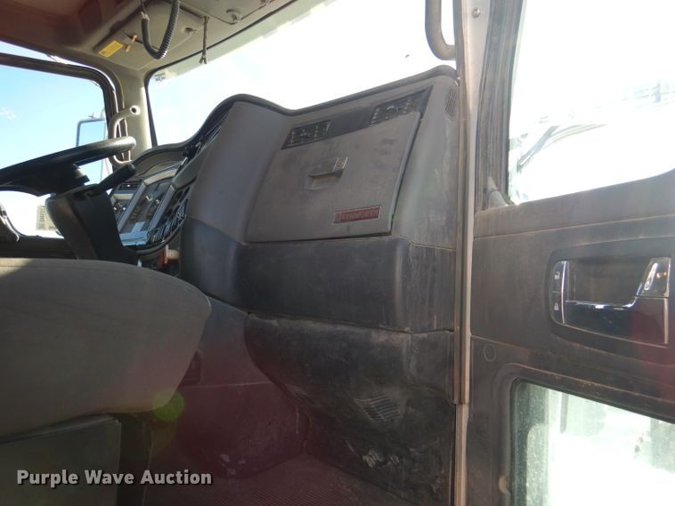 image for item DN5371 2010 Kenworth T800  dump truck