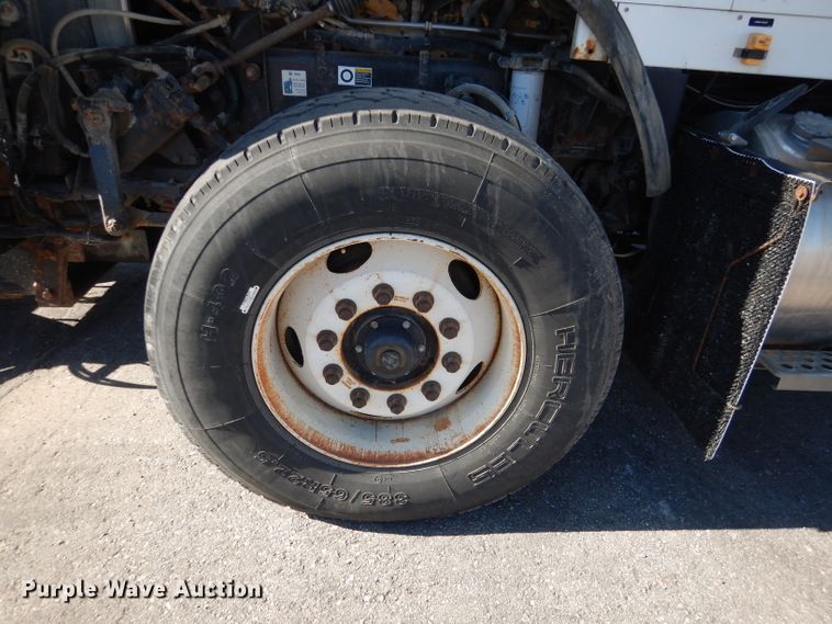 image for item DN5371 2010 Kenworth T800  dump truck