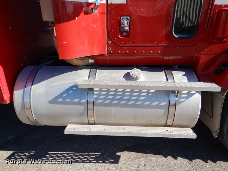 image for item DN5374 1994 International 9400  semi truck