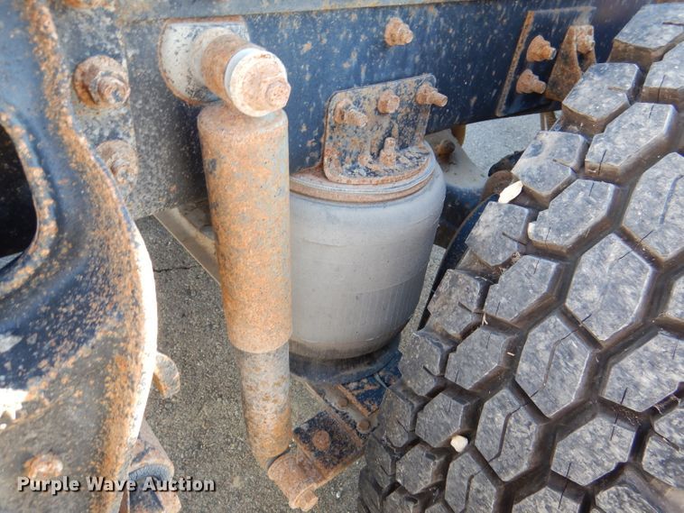 image for item DN5374 1994 International 9400  semi truck