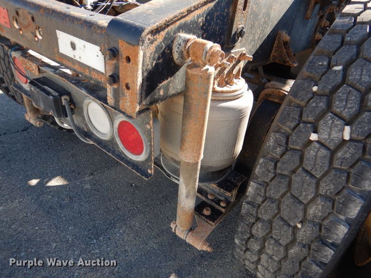 image for item DN5374 1994 International 9400  semi truck