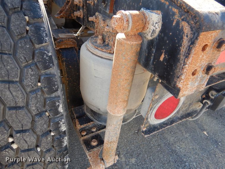 image for item DN5374 1994 International 9400  semi truck