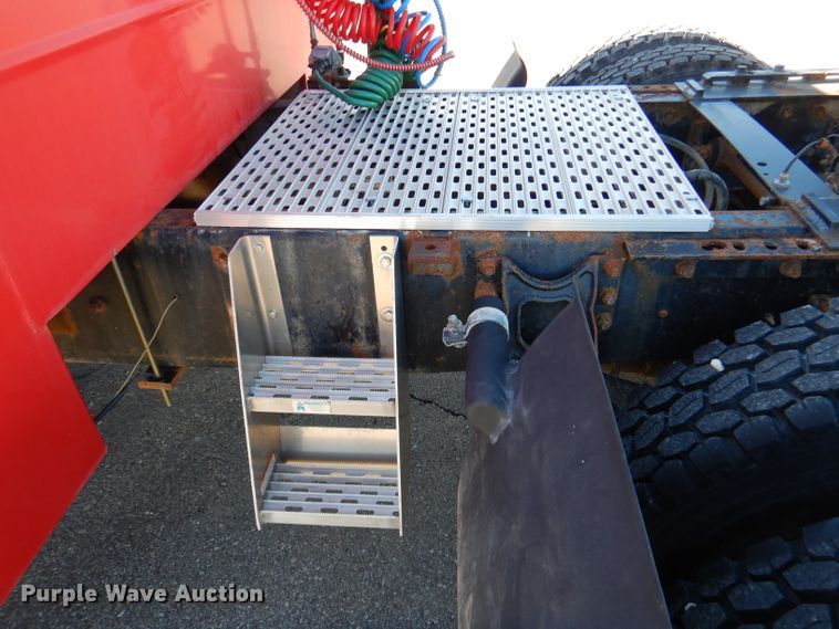 image for item DN5374 1994 International 9400  semi truck