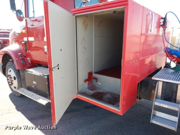 image for item DN5374 1994 International 9400  semi truck