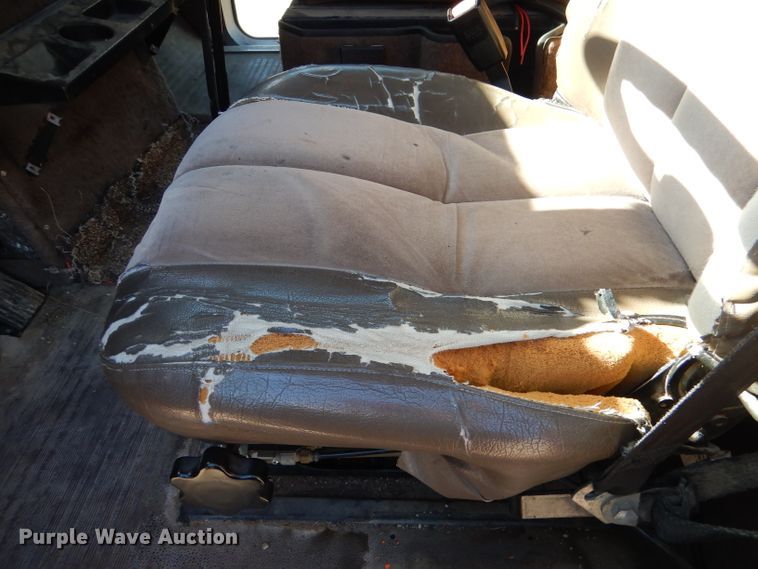 image for item DN5374 1994 International 9400  semi truck